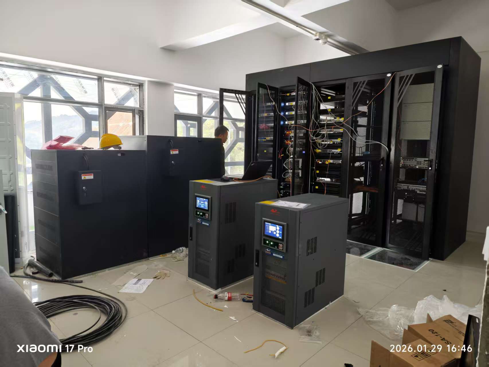 ������UPS�������ݸ��٣�������л����ϻ���ϵͳ�޷�����